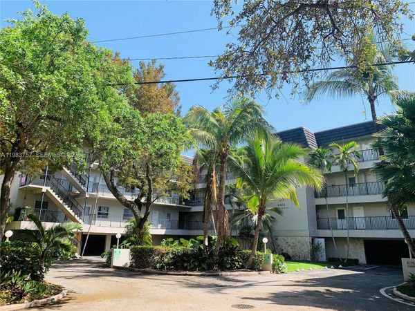 6815 Edgewater Dr, Unit 105, Coral Gables, FL 33133