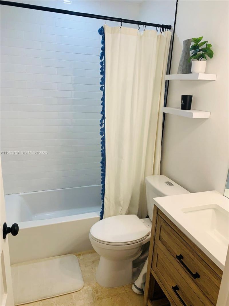 6815 Edgewater Dr, Unit 105, Coral Gables, FL 33133 Photo