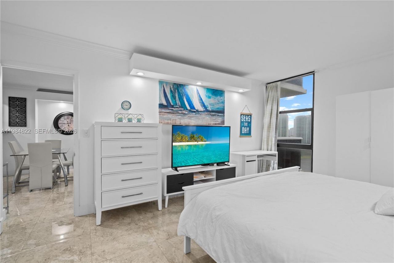 3675 N Country Club Dr, Unit 1907, Aventura, FL 33180 Photo