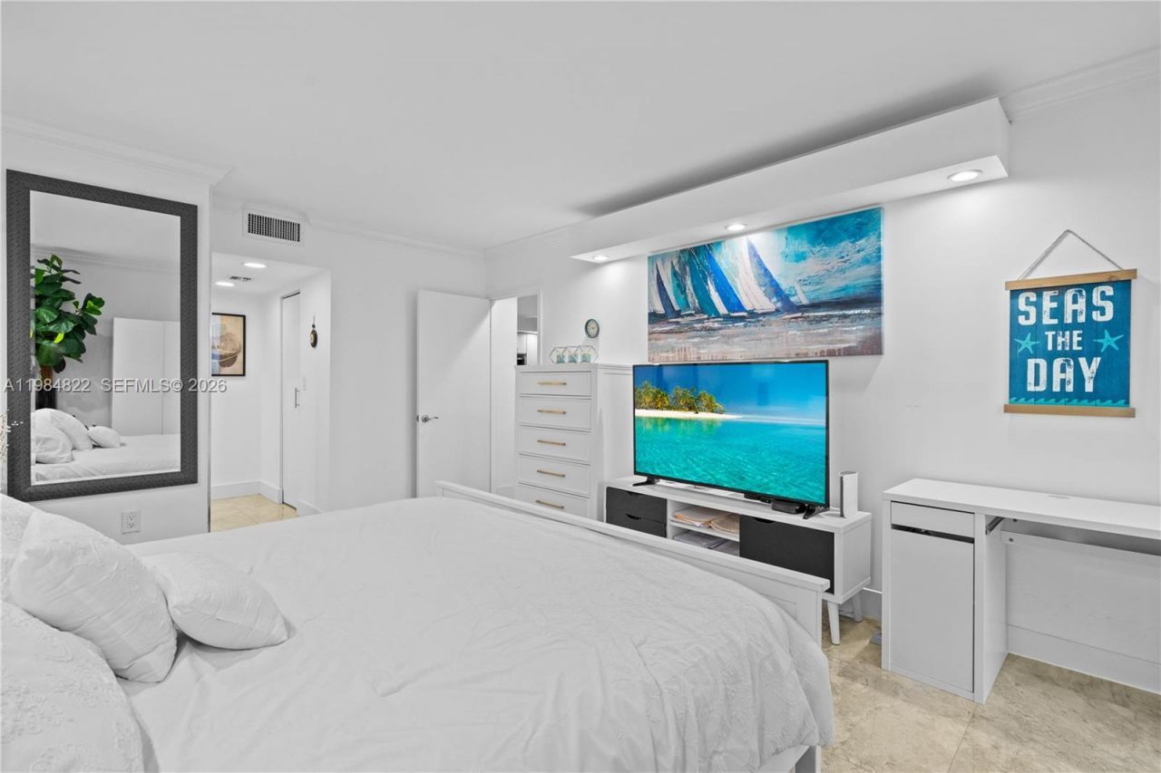 3675 N Country Club Dr, Unit 1907, Aventura, FL 33180 Photo