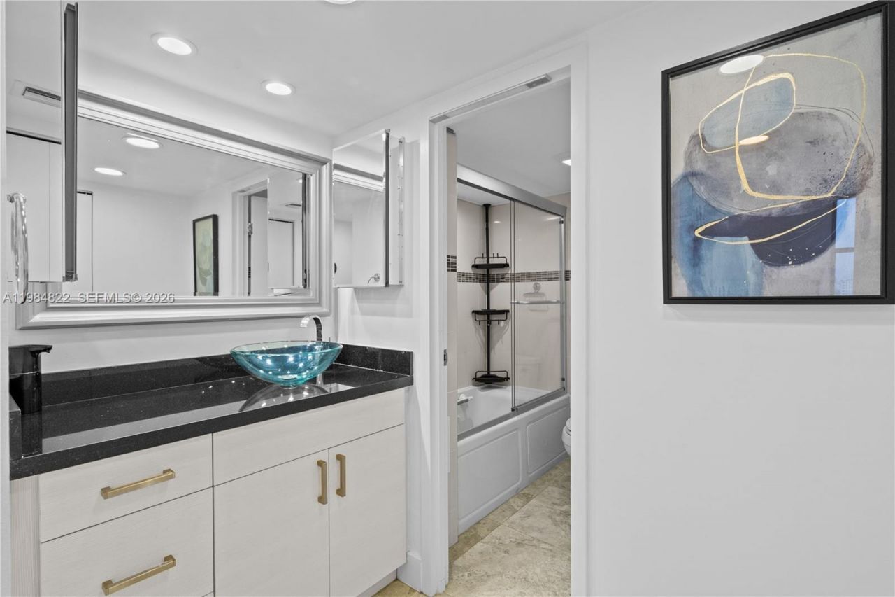 3675 N Country Club Dr, Unit 1907, Aventura, FL 33180 Photo