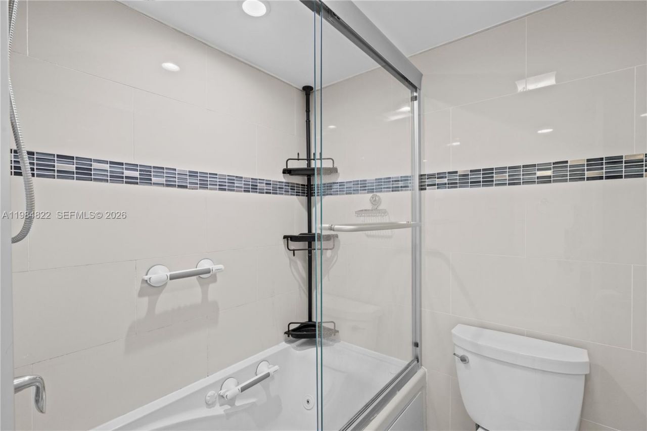 3675 N Country Club Dr, Unit 1907, Aventura, FL 33180 Photo