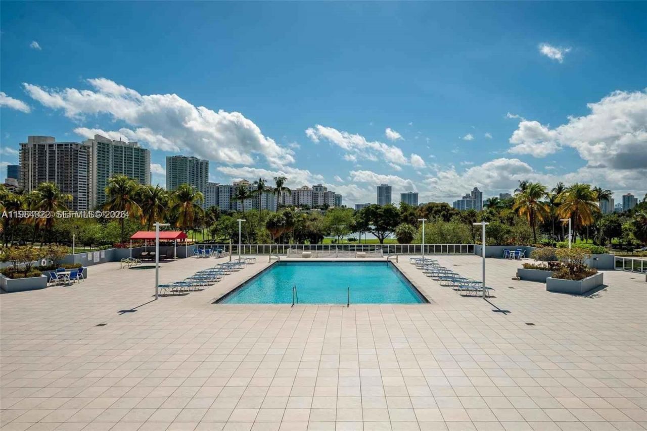 3675 N Country Club Dr, Unit 1907, Aventura, FL 33180 Photo