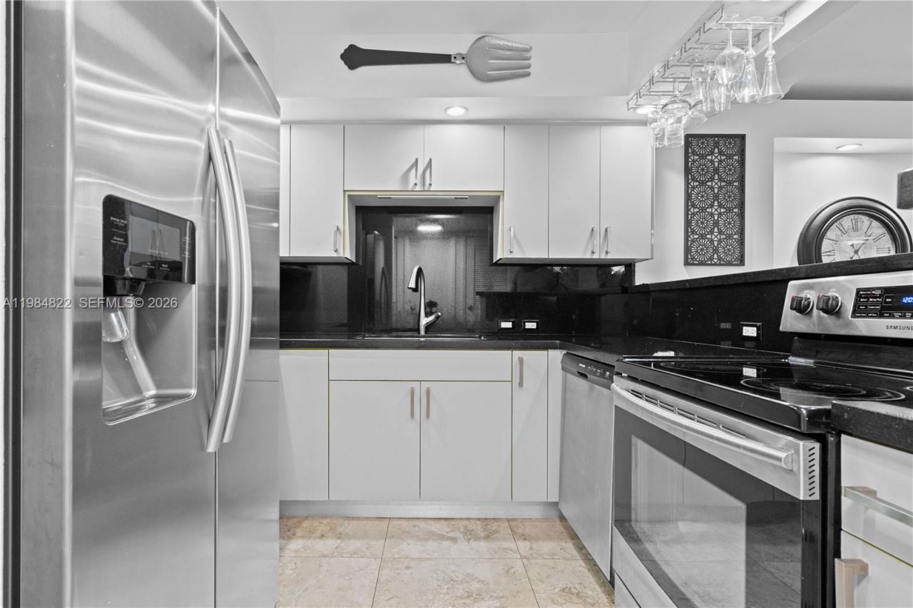 3675 N Country Club Dr, Unit 1907, Aventura, FL 33180 Photo