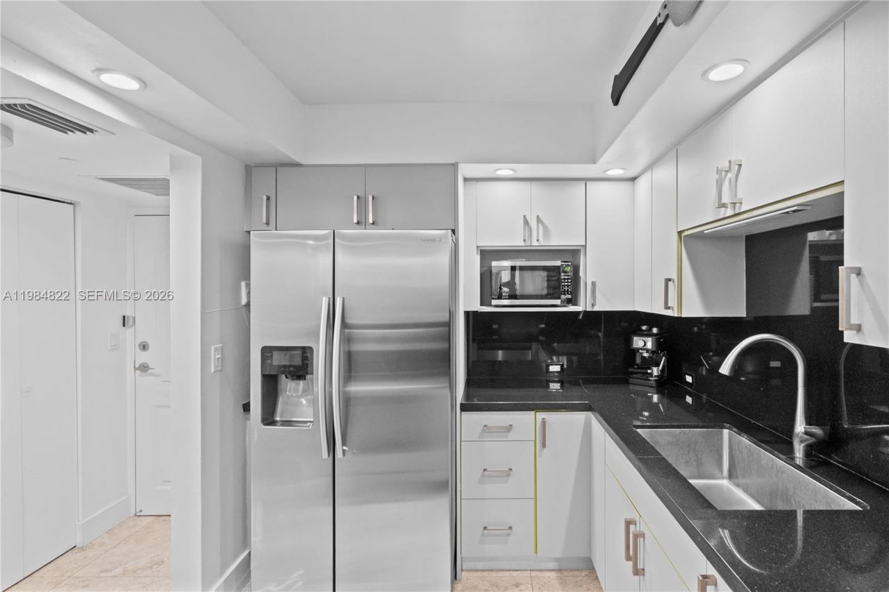 3675 N Country Club Dr, Unit 1907, Aventura, FL 33180 Photo