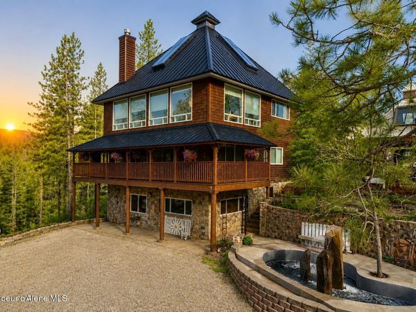 483 Paradise LN, Pinehurst, ID 83850