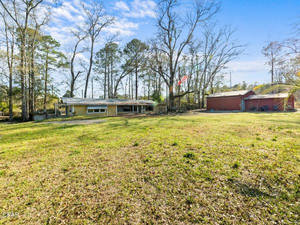 3957 Highway 2 , Graceville, FL 32440