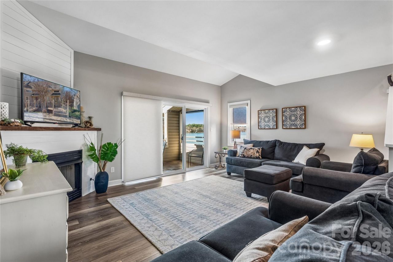 14021 Queens Harbor Road, Charlotte, NC 28278 Main Photo