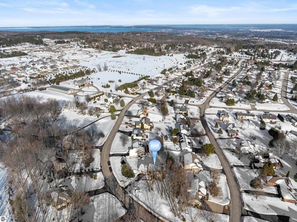 5270 Liberty N, Traverse City, MI 49685