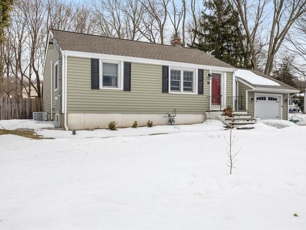 19 Blossom Ln, Weymouth, MA 02188