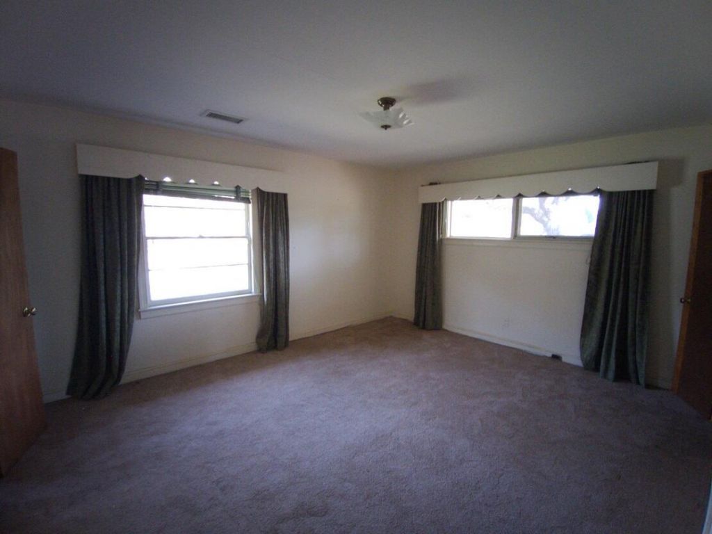 146 Chadwick Drive Photo 7