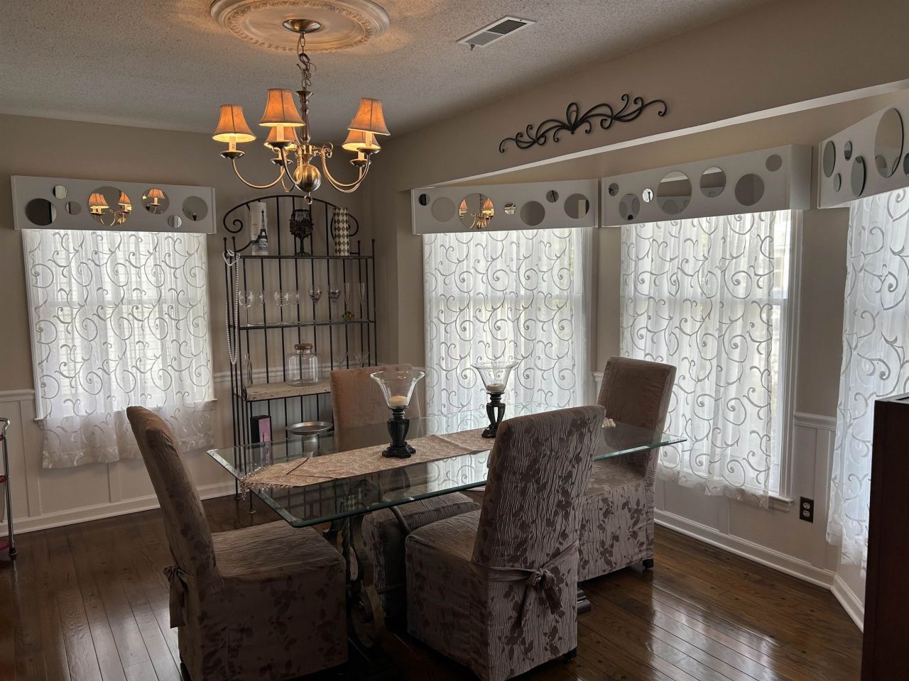 1575 Victoria Ln. Photo 11