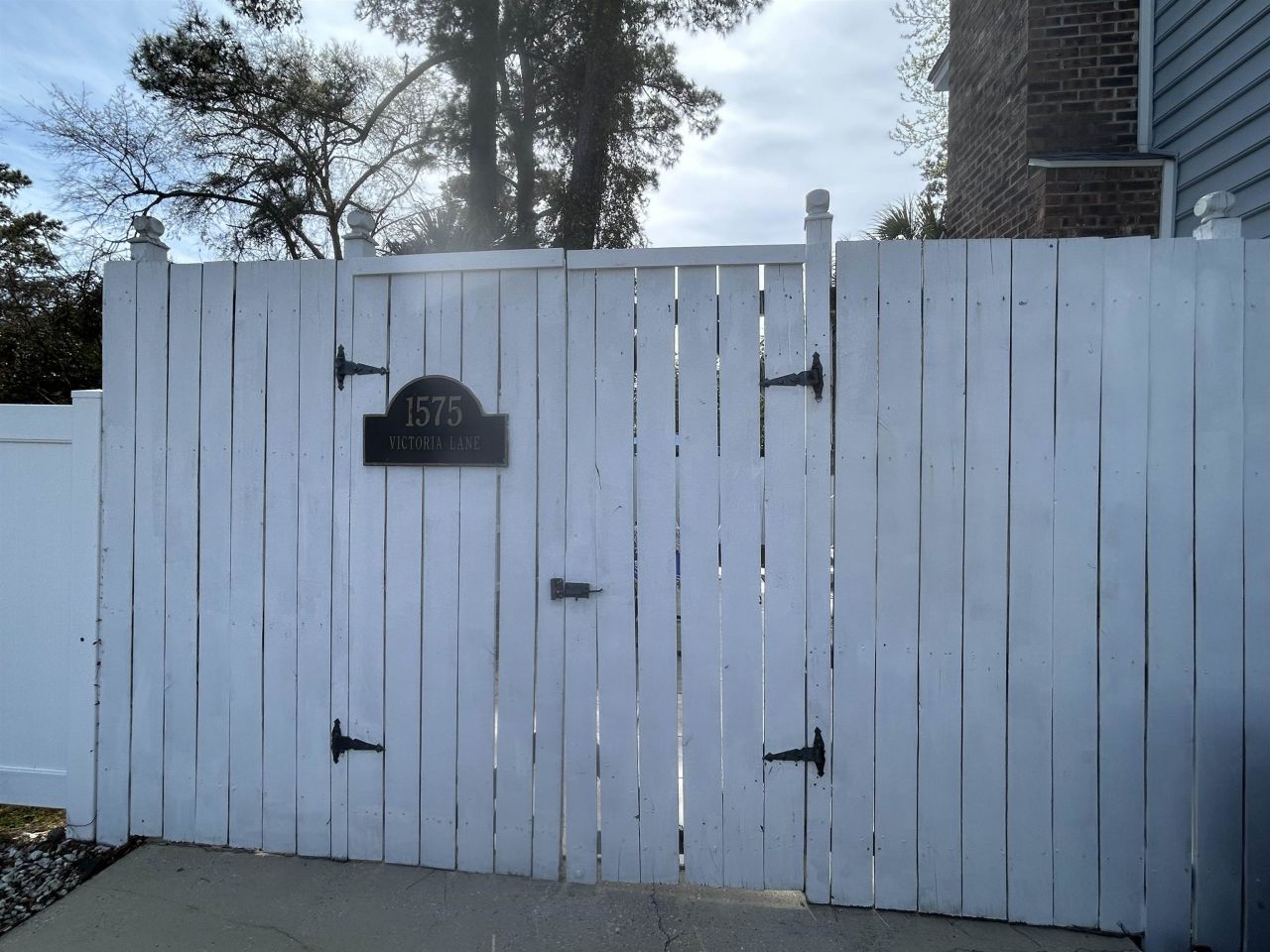 1575 Victoria Ln. Photo 5