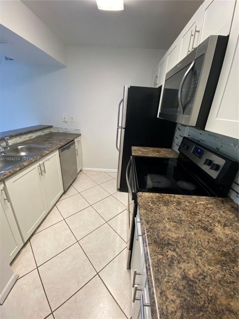 7035 NW 186th St , Unit D305, Hialeah, FL 33015 Photo
