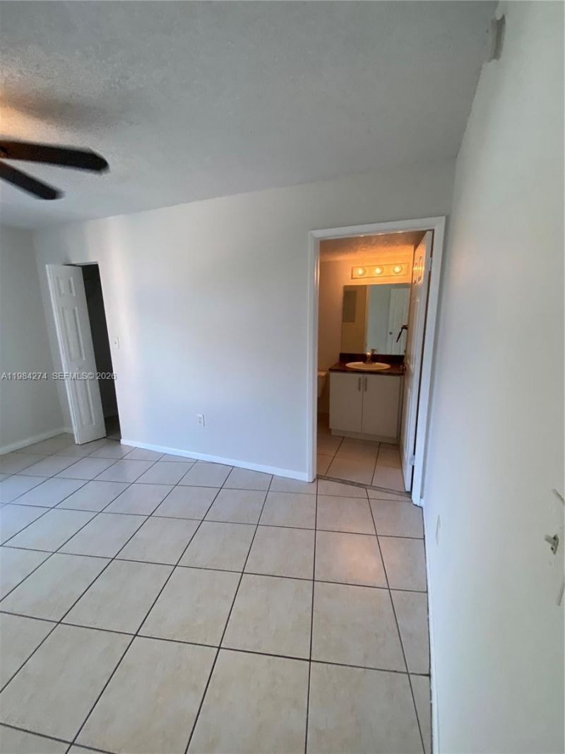 7035 NW 186th St , Unit D305, Hialeah, FL 33015 Photo