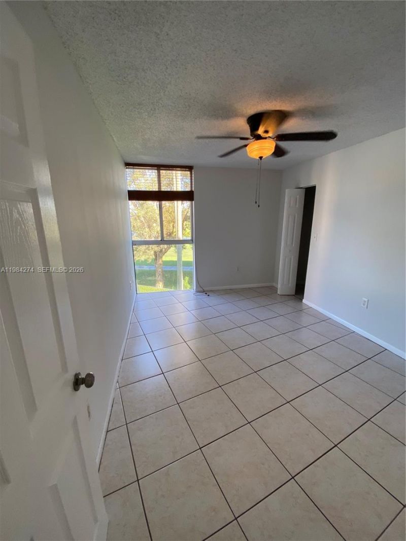 7035 NW 186th St , Unit D305, Hialeah, FL 33015 Photo