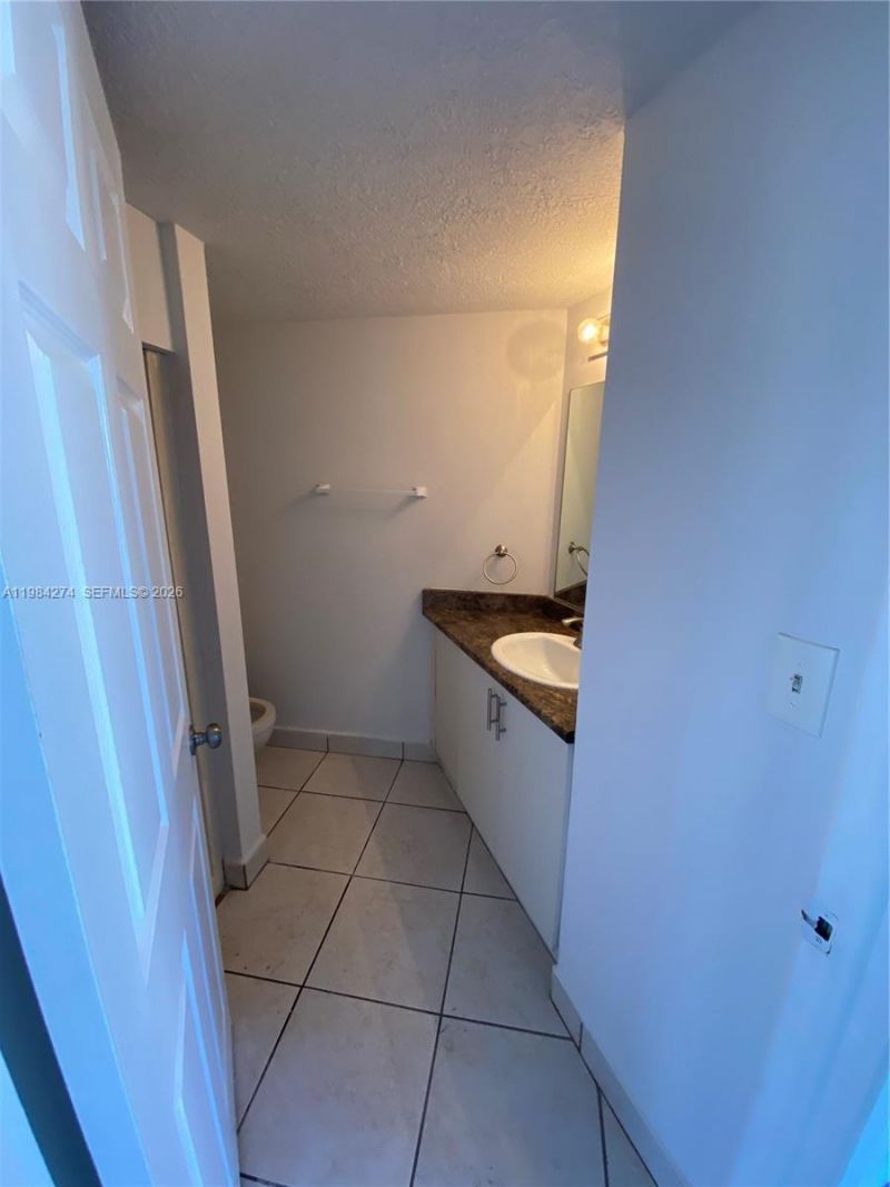 7035 NW 186th St , Unit D305, Hialeah, FL 33015 Photo