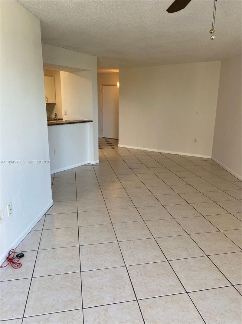 7035 NW 186th St , Unit D305, Hialeah, FL 33015 Photo
