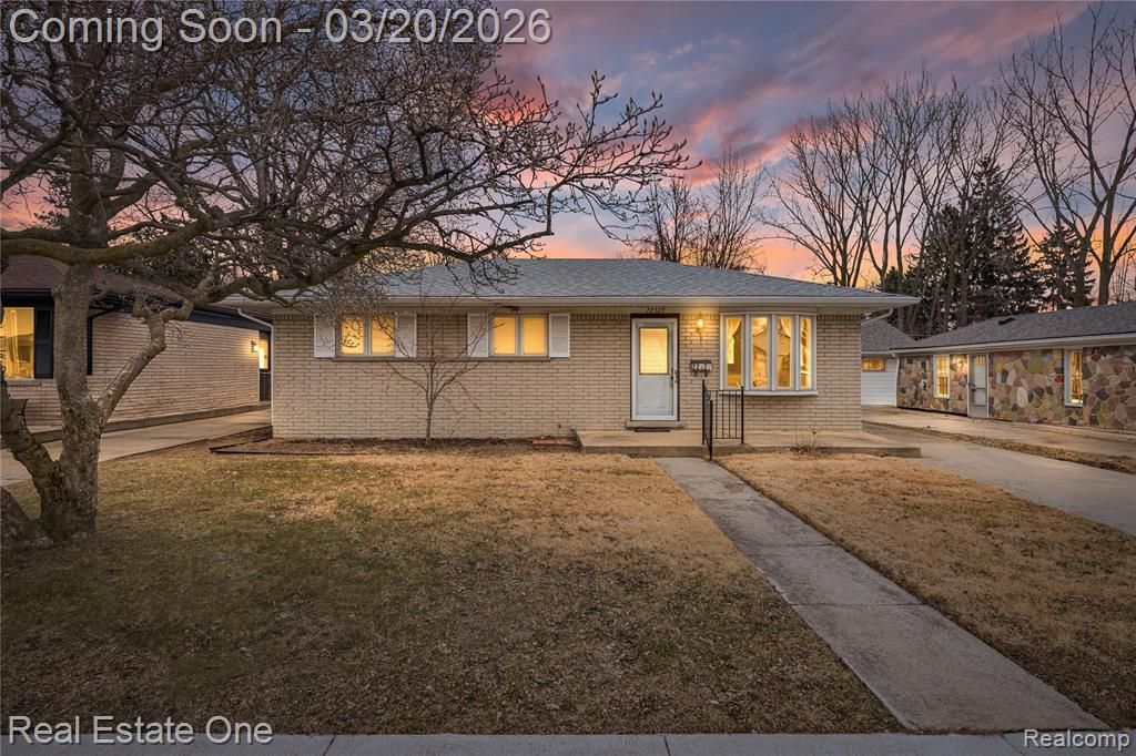 22327 Gordon Road, Saint Clair Shores, MI 48081 Main Photo