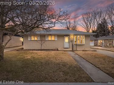 22327 Gordon Road, St. Clair Shores, MI 48081