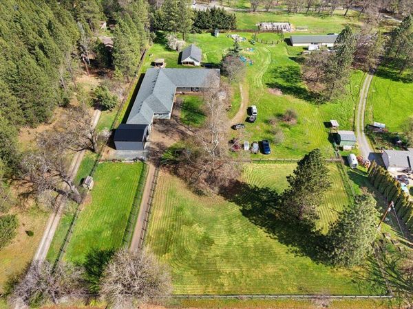 9011 Monument Drive, Grants Pass, OR 97526