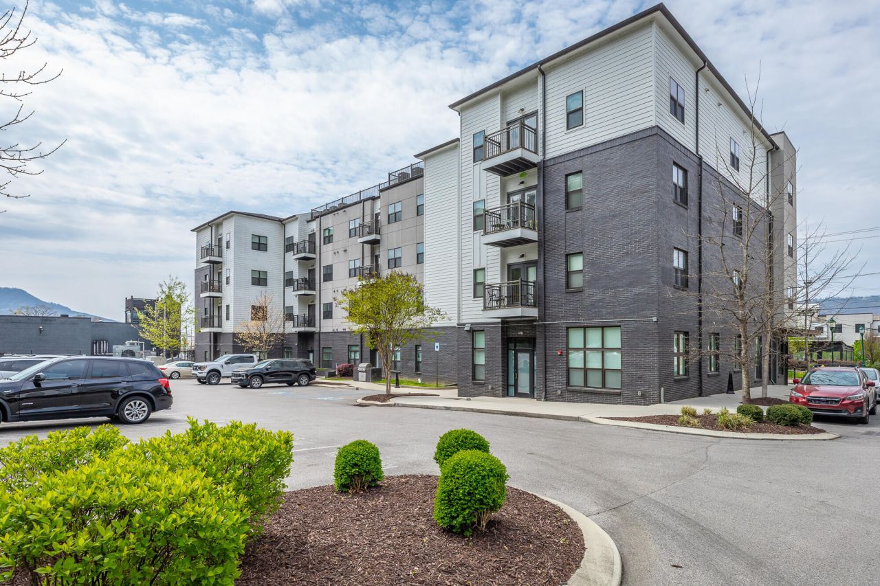 804 Riverfront Parkway, Chattanooga, TN 37402 Main Photo