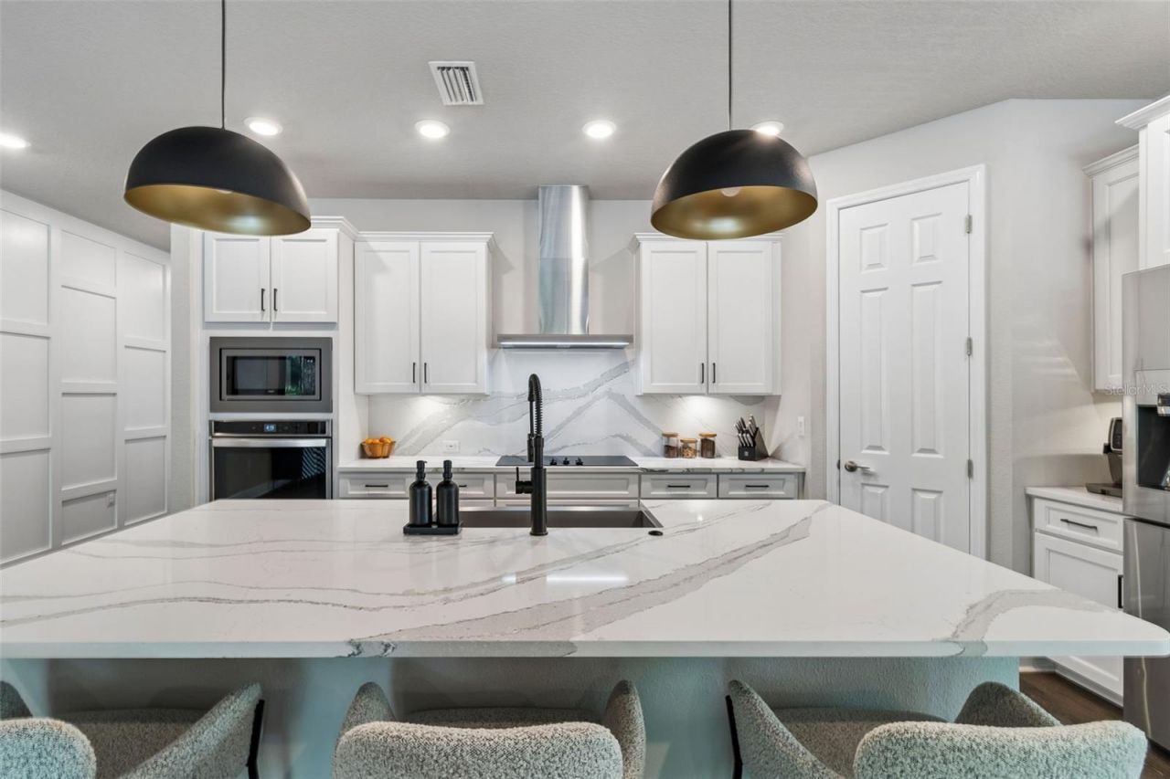 4911 Lakeshore Oaks Court, Tampa, FL 33624 Photo