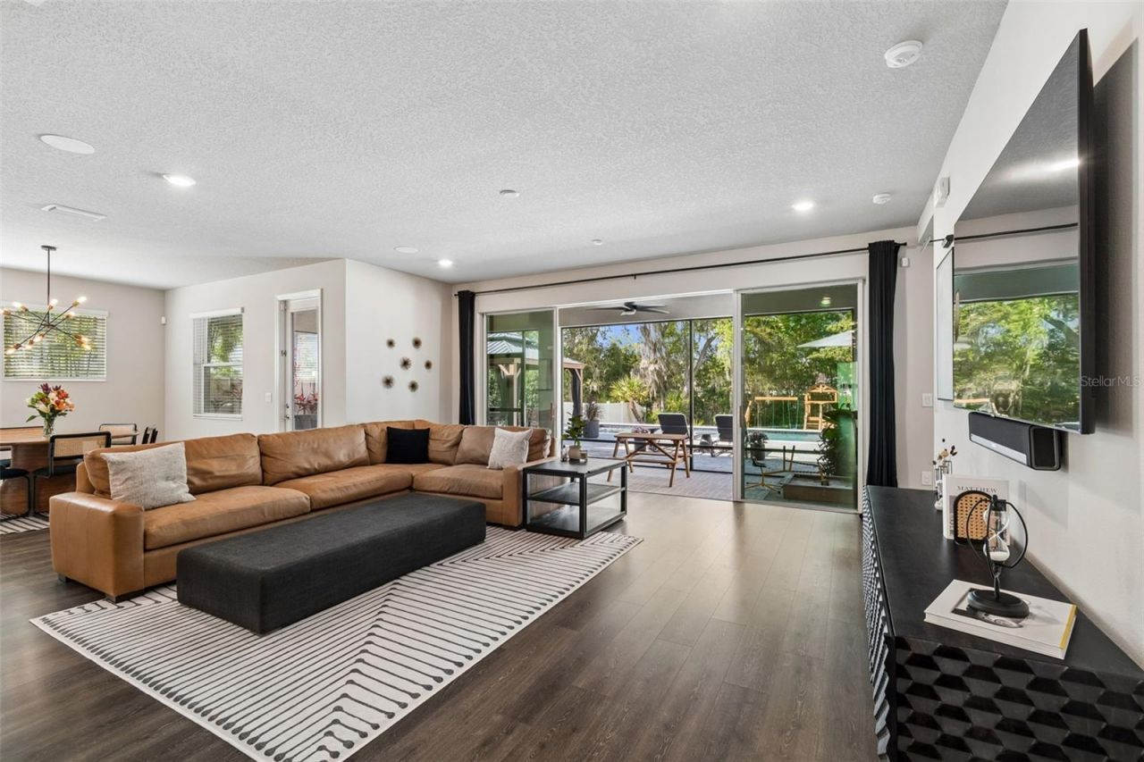 4911 Lakeshore Oaks Court, Tampa, FL 33624 Photo