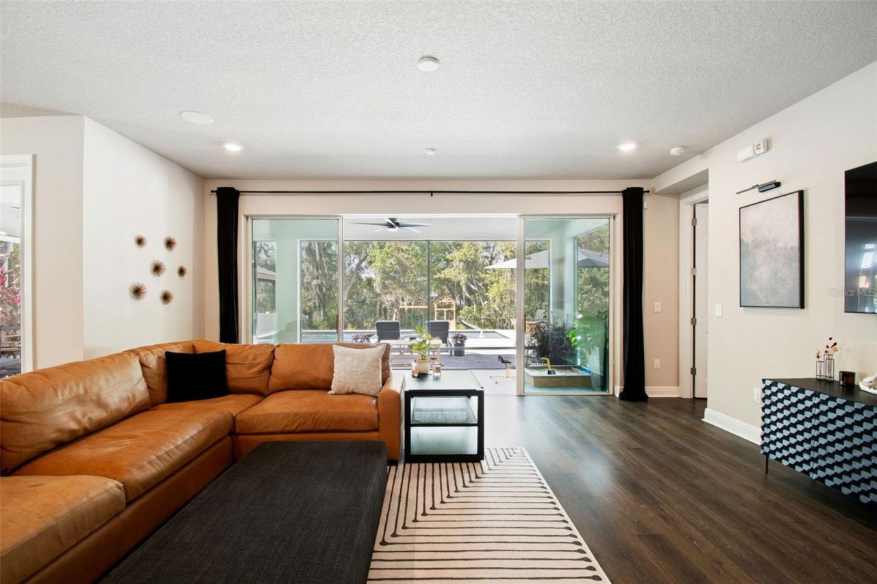 4911 Lakeshore Oaks Court, Tampa, FL 33624 Photo