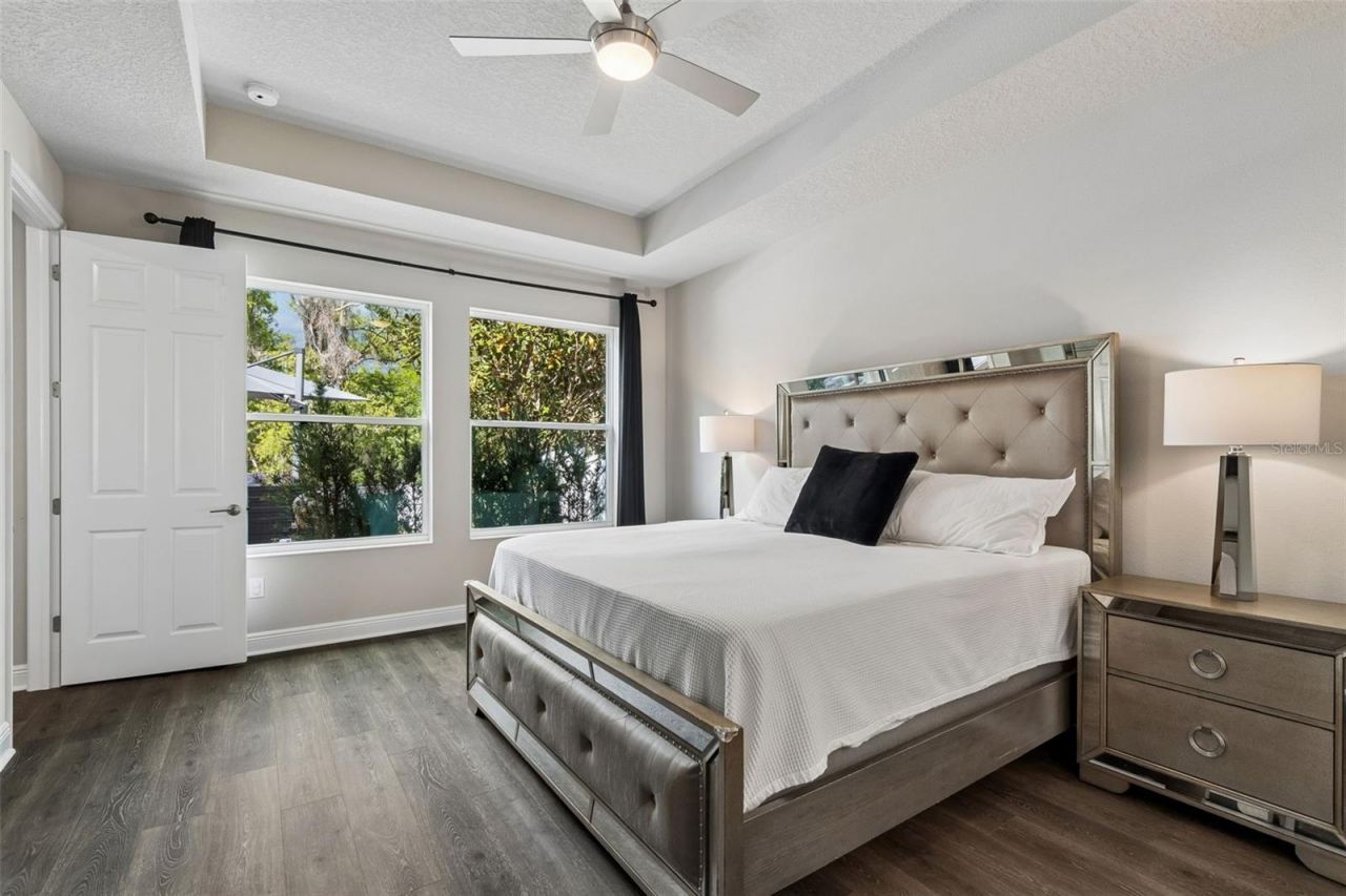 4911 Lakeshore Oaks Court, Tampa, FL 33624 Photo