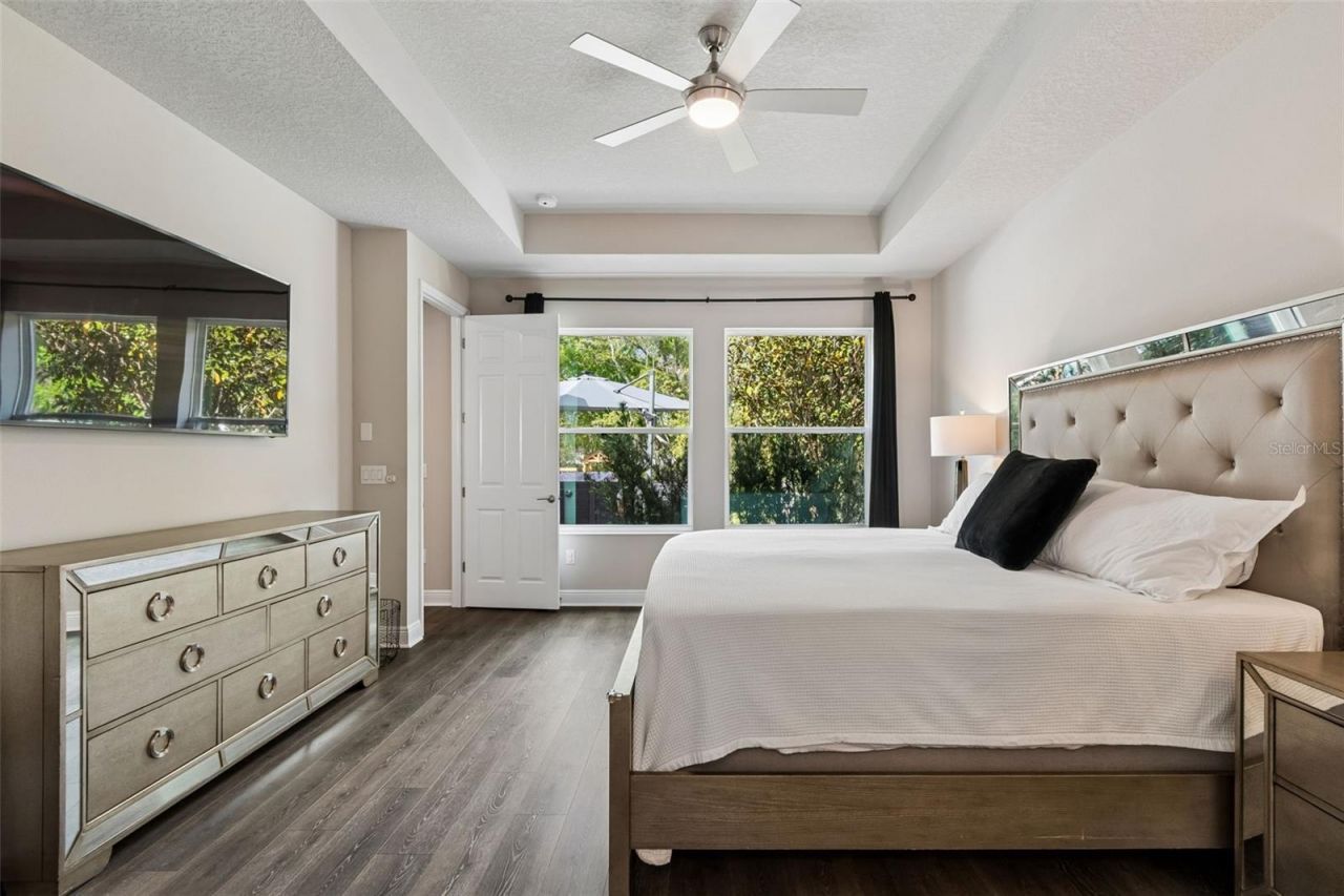 4911 Lakeshore Oaks Court, Tampa, FL 33624 Photo