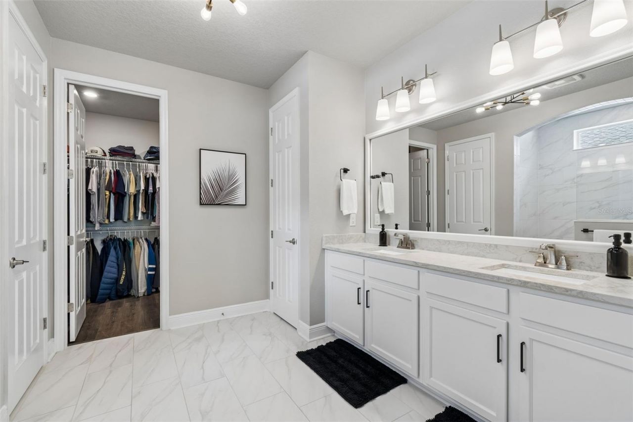 4911 Lakeshore Oaks Court, Tampa, FL 33624 Photo