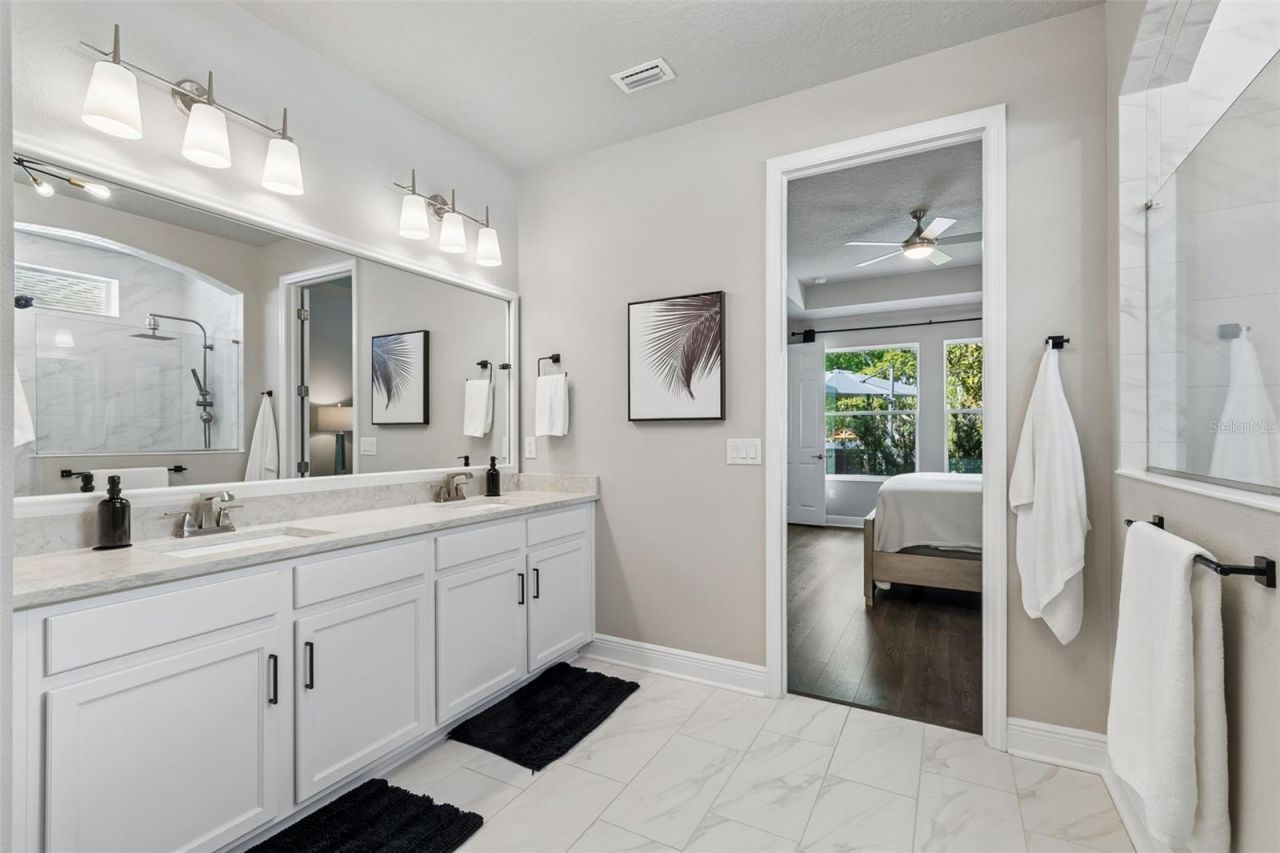 4911 Lakeshore Oaks Court, Tampa, FL 33624 Photo