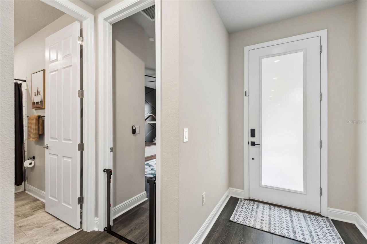 4911 Lakeshore Oaks Court, Tampa, FL 33624 Photo