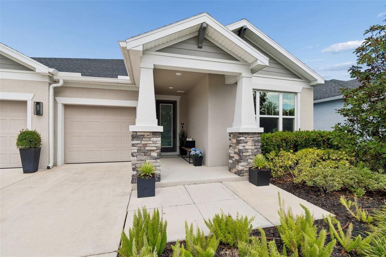 4911 Lakeshore Oaks Court, Tampa, FL 33624 Photo