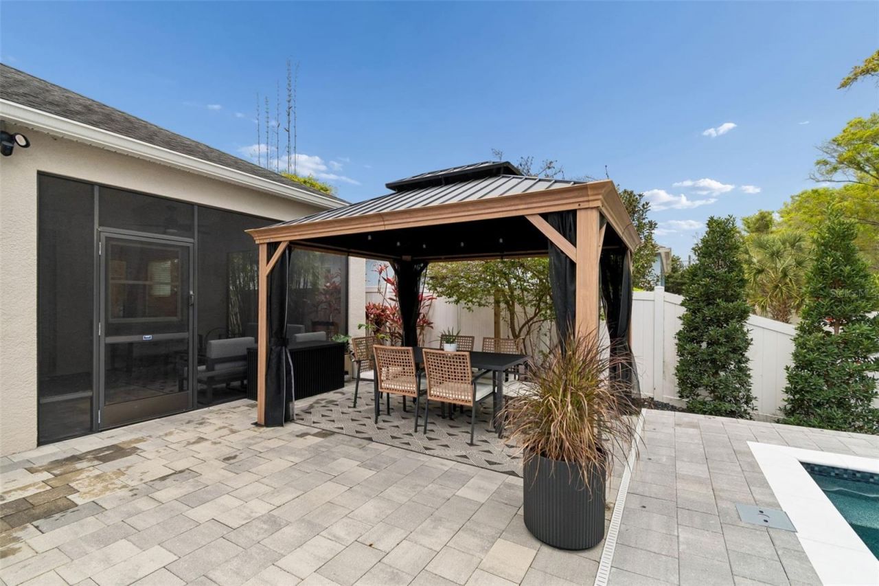 4911 Lakeshore Oaks Court, Tampa, FL 33624 Photo