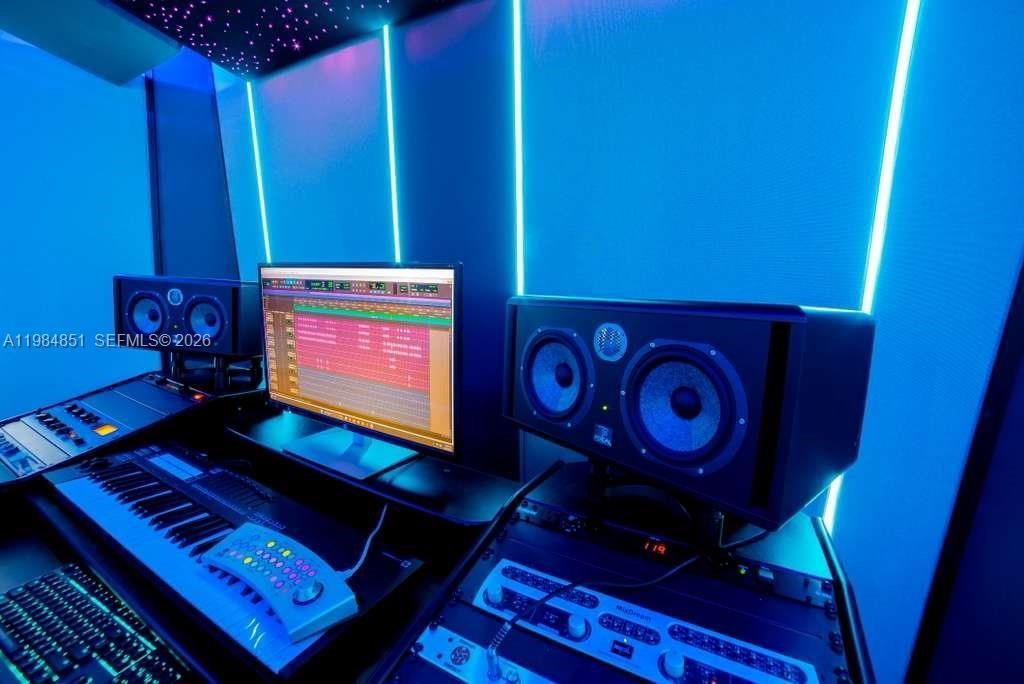 2100 NW 99th Ave , Doral, FL 33172 Photo