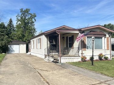 33 Waterview Parkway, Hamburg, NY 14075