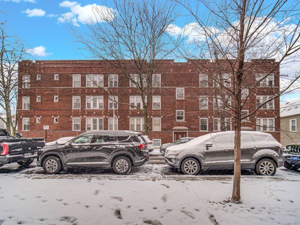 2945 W Belle Plaine Avenue, Unit 3E, Chicago, IL 60618