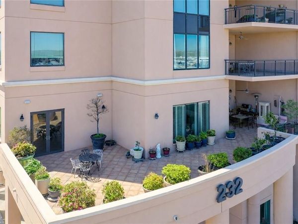 232 LAKE MARINA Avenue, Unit 2A, New Orleans, LA 70124