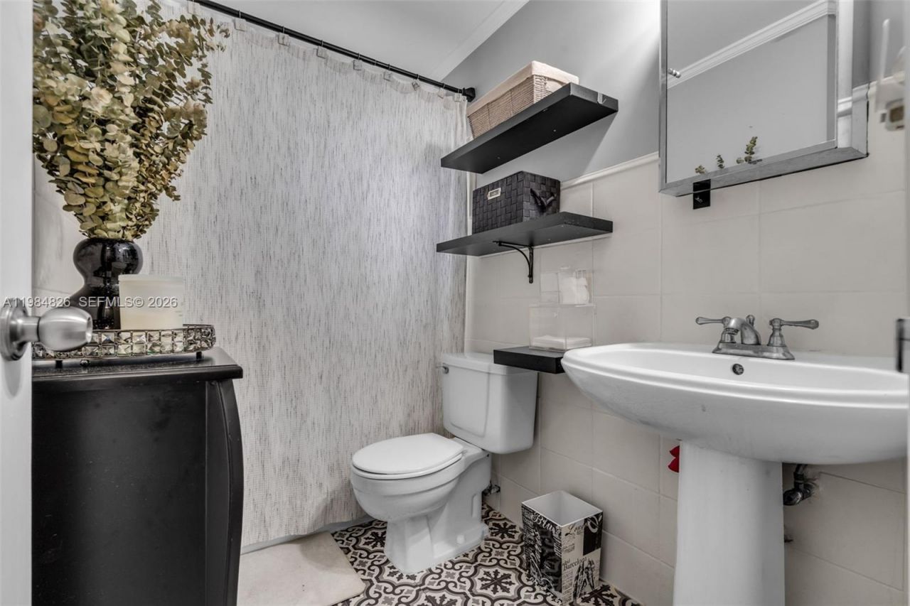 820 Salzedo St , Unit 403, Coral Gables, FL 33134 Photo