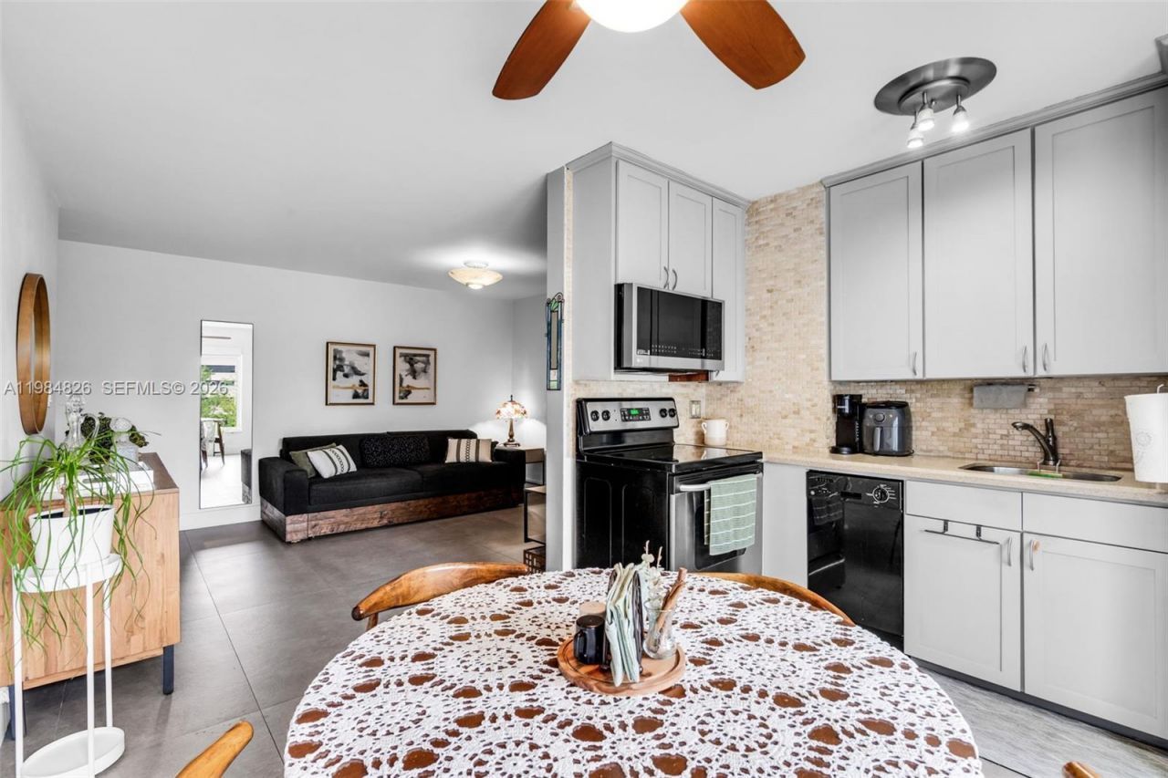 820 Salzedo St , Unit 403, Coral Gables, FL 33134 Photo