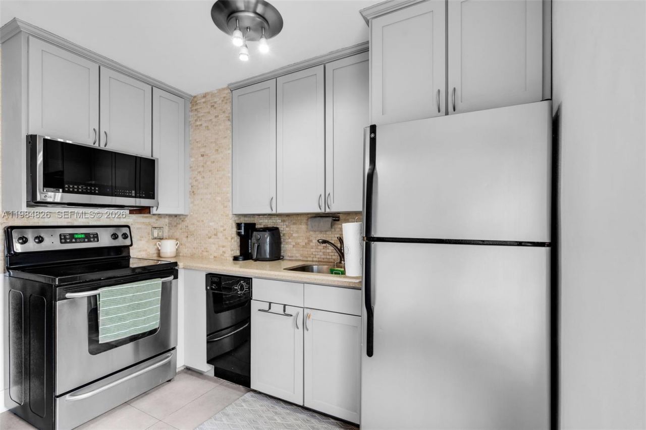 820 Salzedo St , Unit 403, Coral Gables, FL 33134 Photo