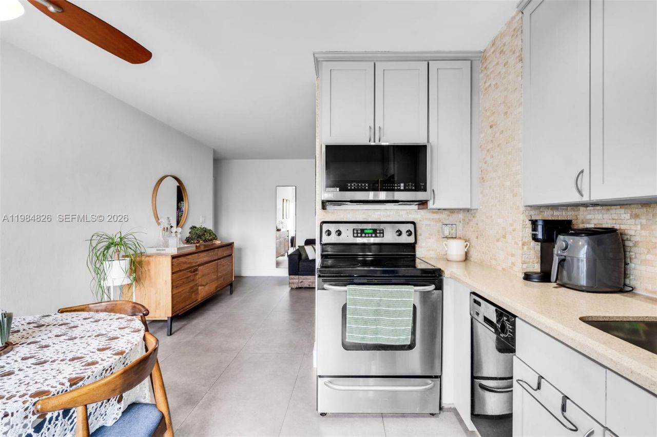 820 Salzedo St , Unit 403, Coral Gables, FL 33134 Photo