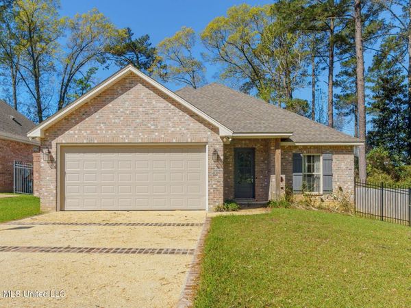 46 Canal Drive, Hattiesburg, MS 39402