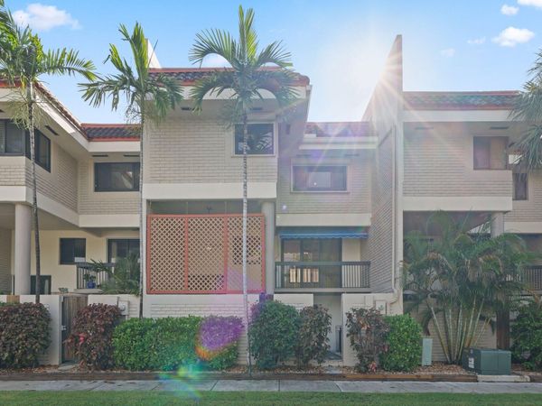 1401 NE 9th Street, Unit 23, Fort Lauderdale, FL 33304