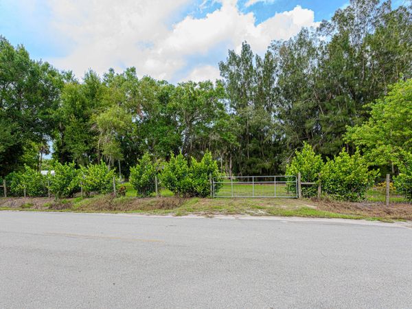 1100 Red Barn Rd N W, Moore Haven, FL 33471