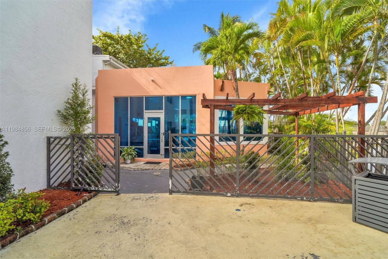 4325 NW South Tamiami Canal Dr , Unit 306, Miami, FL 33126 Photo