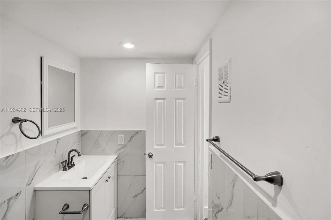 4335 NW South Tamiami Canal Dr , Unit 304, Miami, FL 33126 Photo