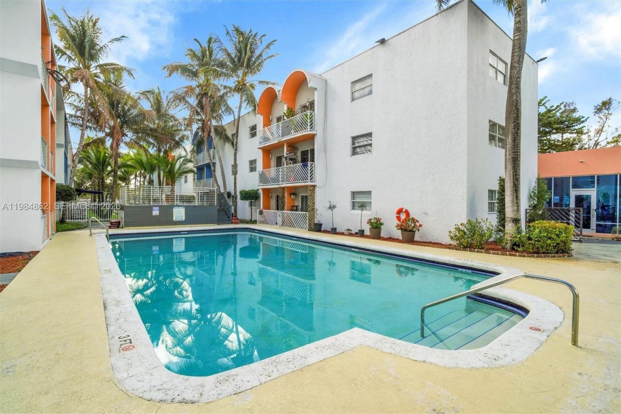 4335 NW South Tamiami Canal Dr , Unit 304, Miami, FL 33126 Photo